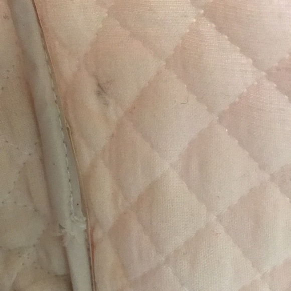 Vintage quilted Courreges cosmetic/toiletry bag! - Picture 5 of 13